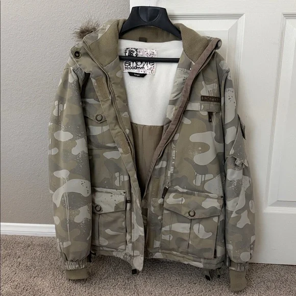 Camouflage Snowboarding Jacket - Picture 13 of 13